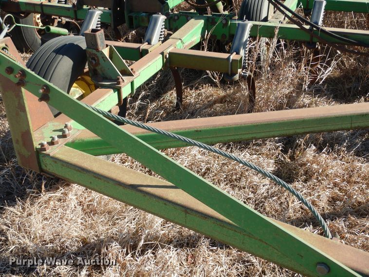 image for item DL3224 John Deere 1060  field cultivator