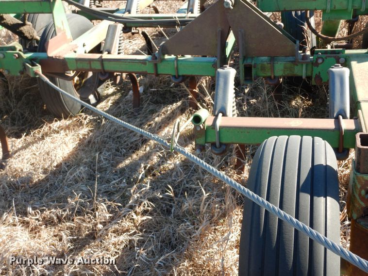 image for item DL3224 John Deere 1060  field cultivator