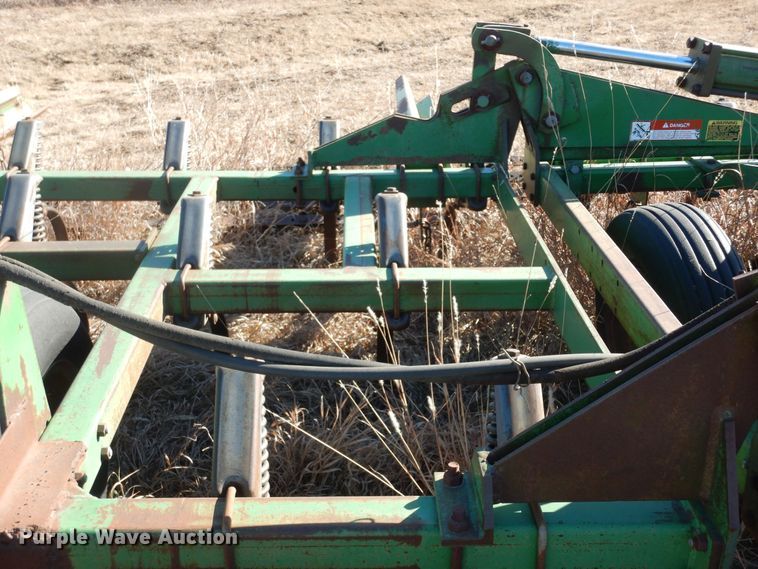image for item DL3224 John Deere 1060  field cultivator