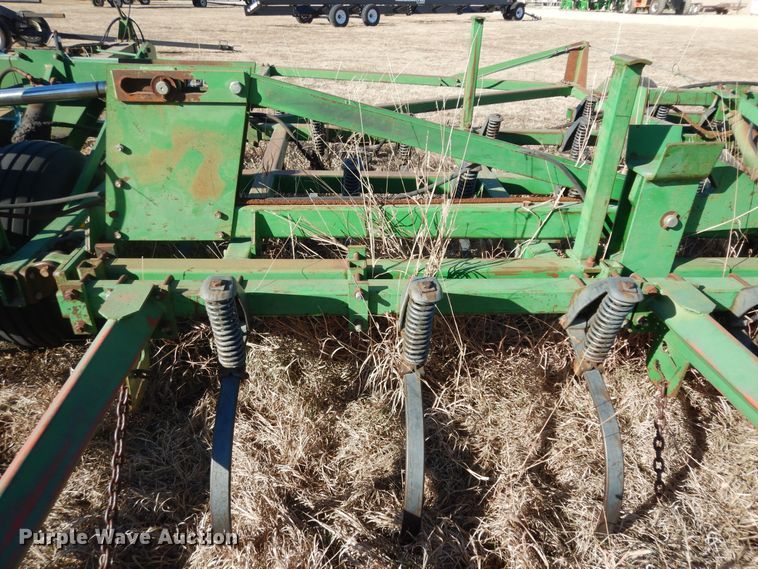 image for item DL3224 John Deere 1060  field cultivator