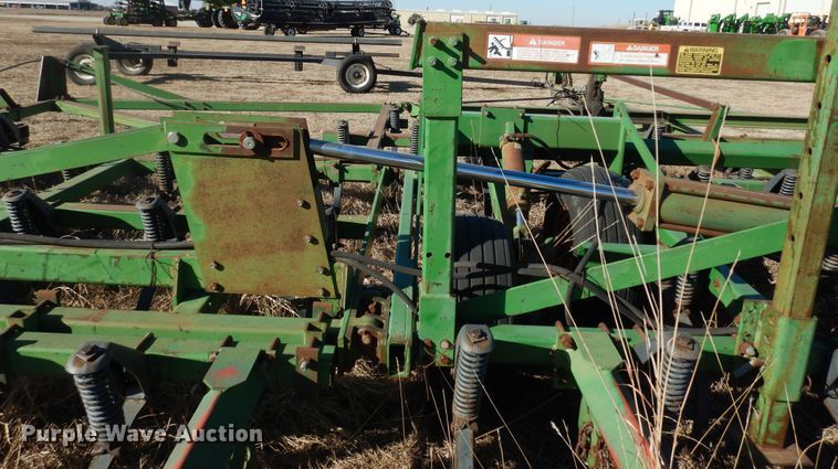 image for item DL3224 John Deere 1060  field cultivator