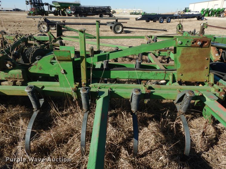 image for item DL3224 John Deere 1060  field cultivator