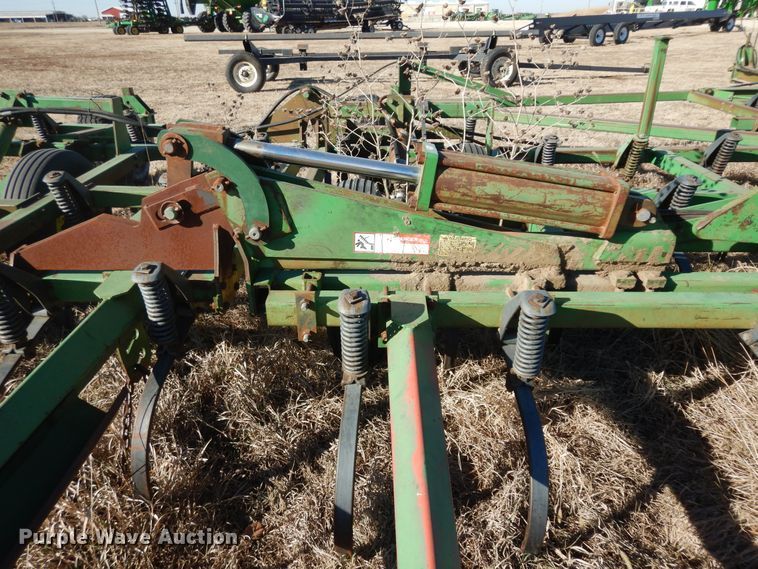 image for item DL3224 John Deere 1060  field cultivator