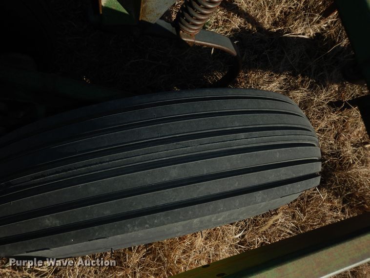 image for item DL3224 John Deere 1060  field cultivator