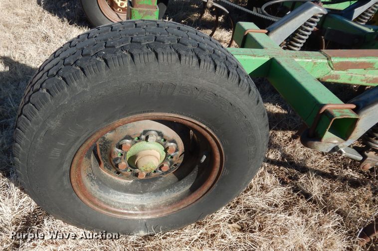 image for item DL3224 John Deere 1060  field cultivator