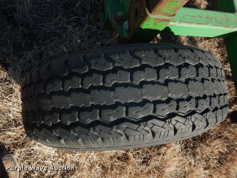 image for item DL3224 John Deere 1060  field cultivator