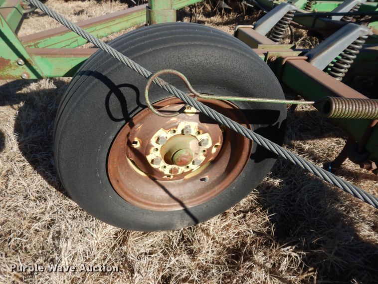 image for item DL3224 John Deere 1060  field cultivator