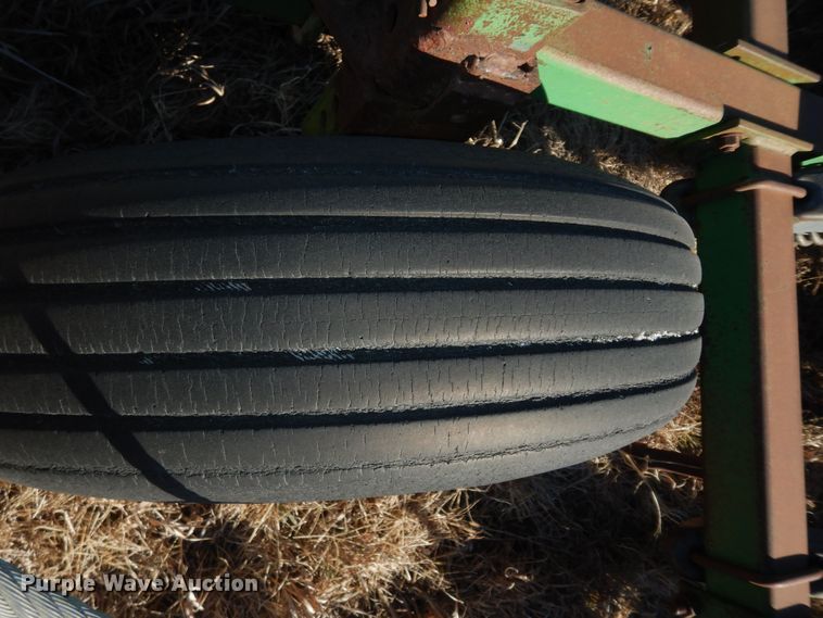 image for item DL3224 John Deere 1060  field cultivator