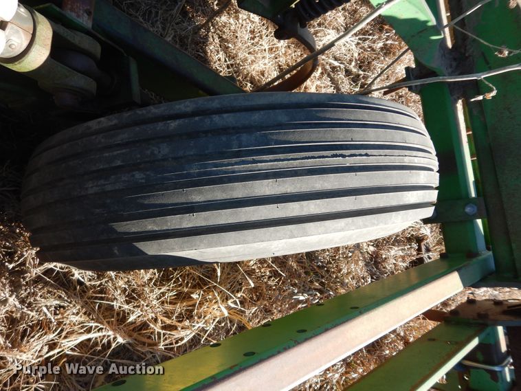 image for item DL3224 John Deere 1060  field cultivator