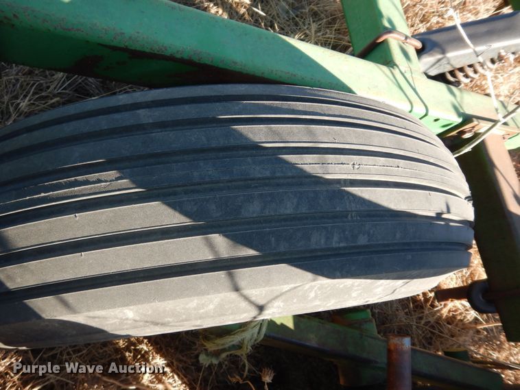 image for item DL3224 John Deere 1060  field cultivator