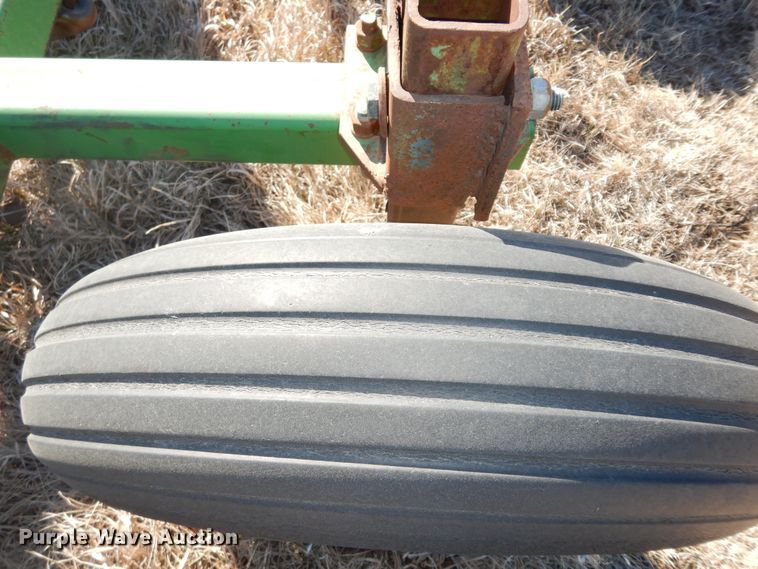 image for item DL3224 John Deere 1060  field cultivator