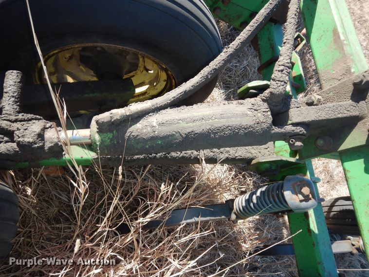 image for item DL3224 John Deere 1060  field cultivator