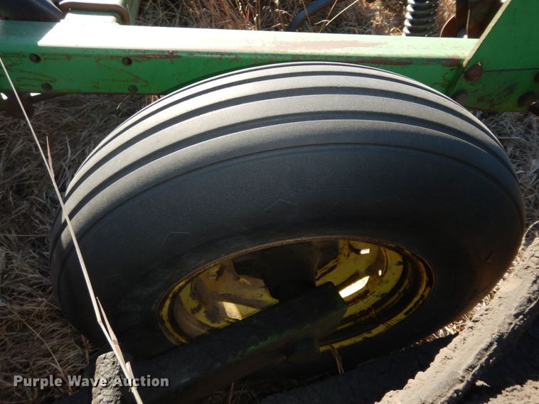 image for item DL3224 John Deere 1060  field cultivator