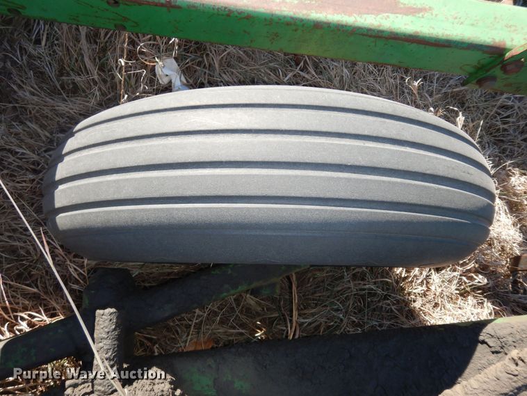 image for item DL3224 John Deere 1060  field cultivator