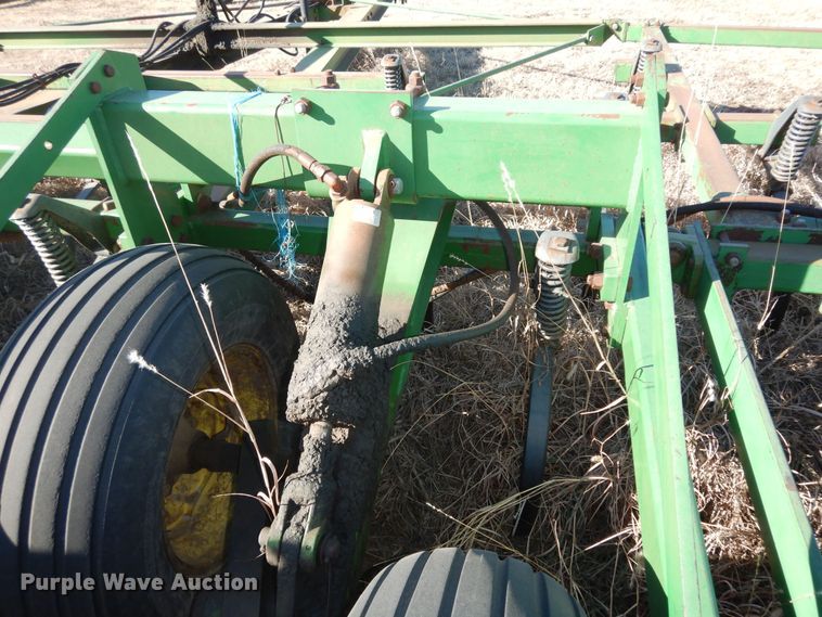 image for item DL3224 John Deere 1060  field cultivator