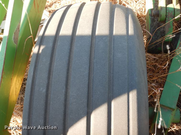 image for item DL3224 John Deere 1060  field cultivator