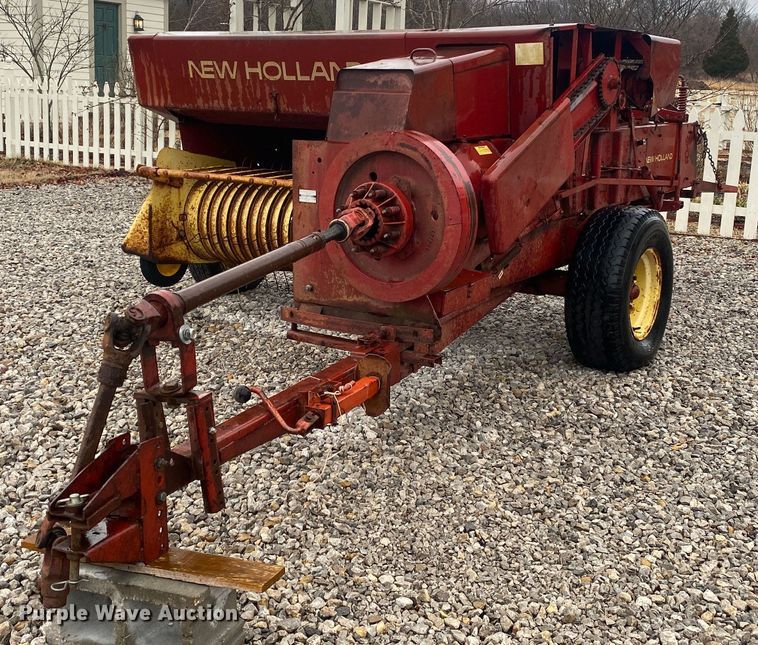 image for item DL7015 1975 New Holland 276  small square baler