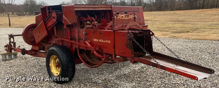 image for item DL7015 1975 New Holland 276  small square baler