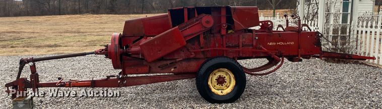 image for item DL7015 1975 New Holland 276  small square baler