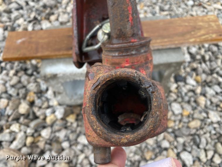 image for item DL7015 1975 New Holland 276  small square baler