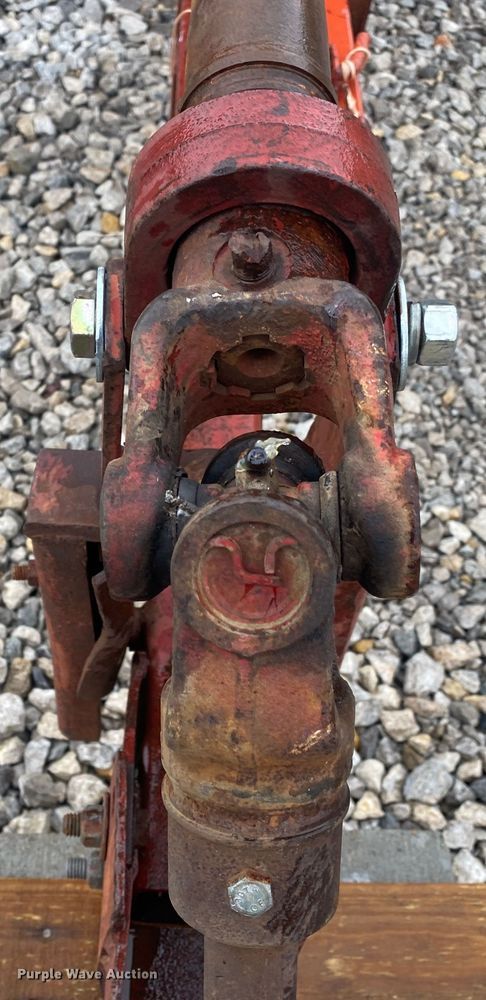 image for item DL7015 1975 New Holland 276  small square baler