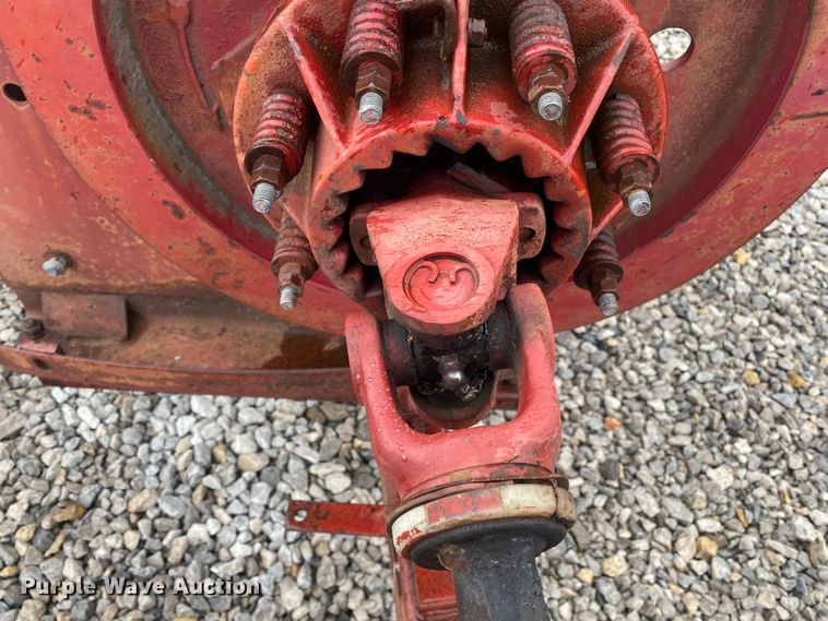 image for item DL7015 1975 New Holland 276  small square baler