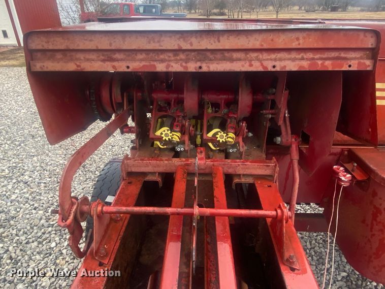 image for item DL7015 1975 New Holland 276  small square baler