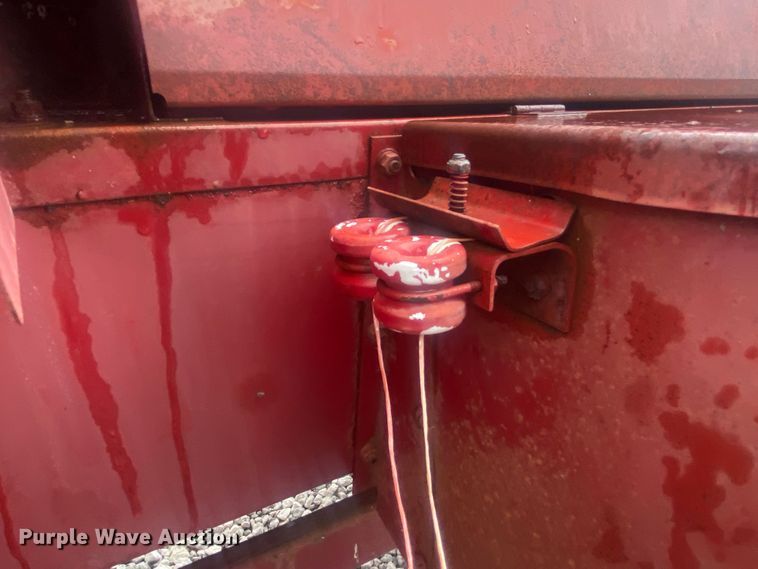 image for item DL7015 1975 New Holland 276  small square baler