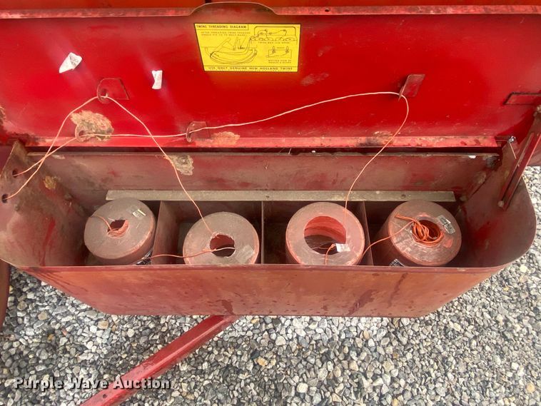 image for item DL7015 1975 New Holland 276  small square baler