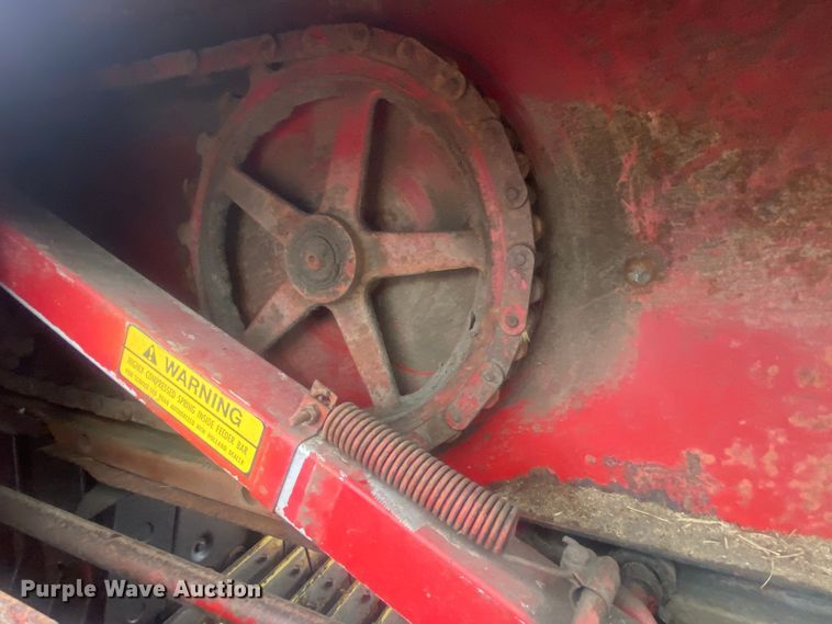 image for item DL7015 1975 New Holland 276  small square baler