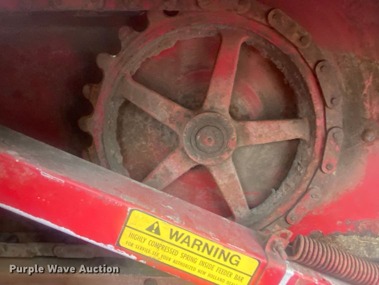 image for item DL7015 1975 New Holland 276  small square baler