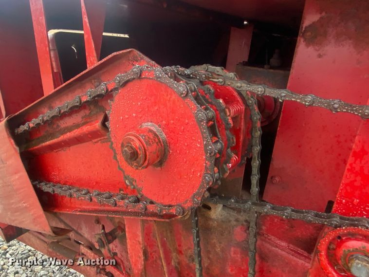 image for item DL7015 1975 New Holland 276  small square baler