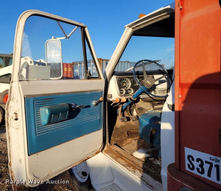 image for item DM8211 1971 Chevrolet C50  grain truck