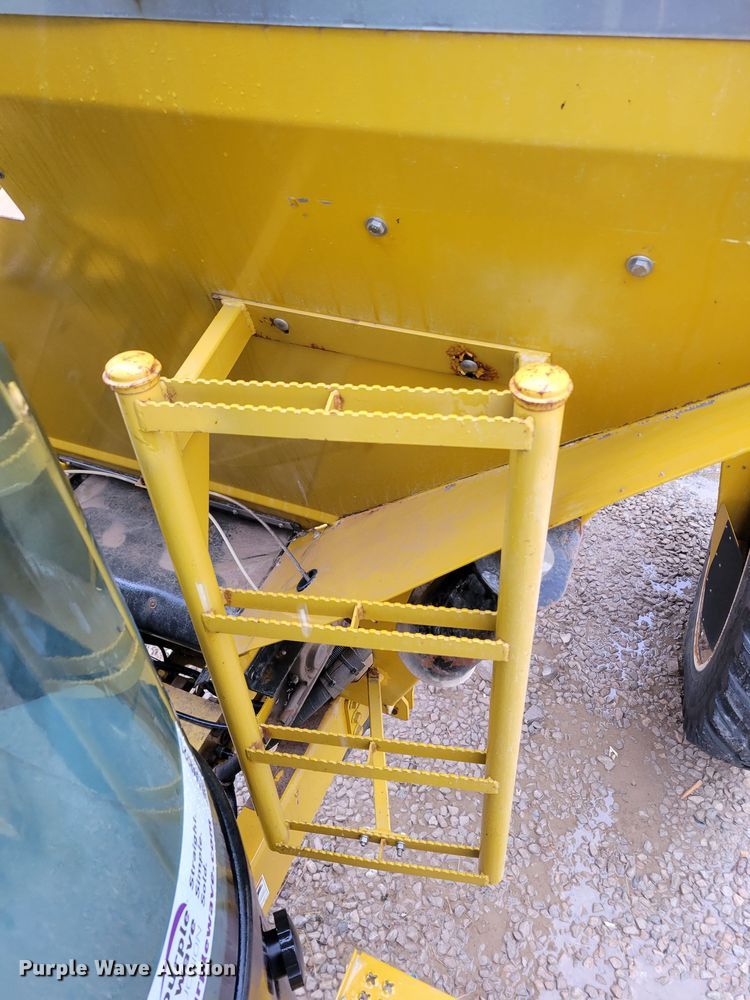 image for item DM8221 2009 Ag-Chem RoGator 1286C  spreader