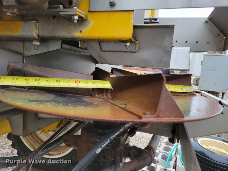 image for item DM8221 2009 Ag-Chem RoGator 1286C  spreader