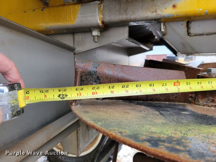 image for item DM8221 2009 Ag-Chem RoGator 1286C  spreader