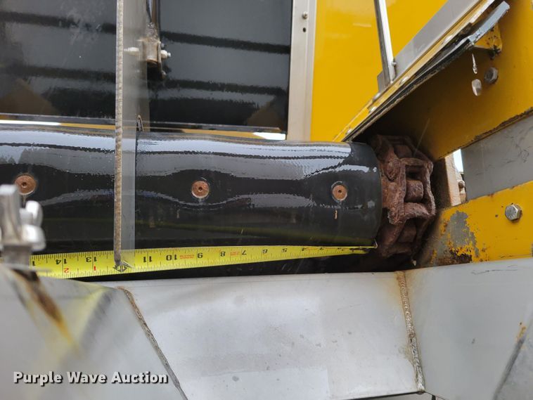 image for item DM8221 2009 Ag-Chem RoGator 1286C  spreader