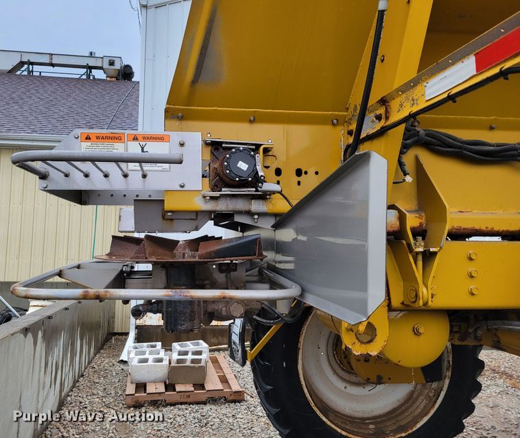 image for item DM8221 2009 Ag-Chem RoGator 1286C  spreader