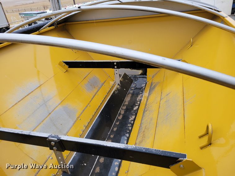 image for item DM8221 2009 Ag-Chem RoGator 1286C  spreader