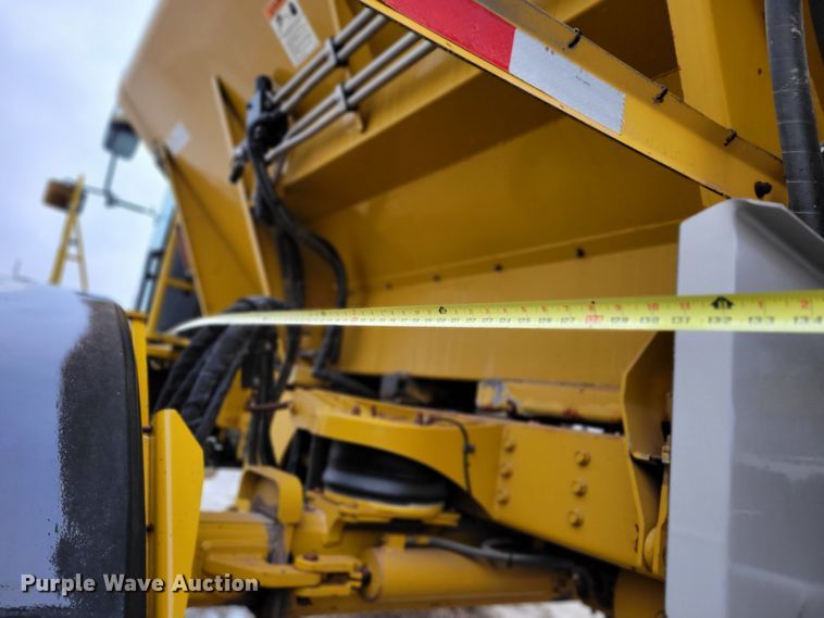 image for item DM8221 2009 Ag-Chem RoGator 1286C  spreader