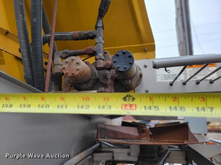 image for item DM8221 2009 Ag-Chem RoGator 1286C  spreader