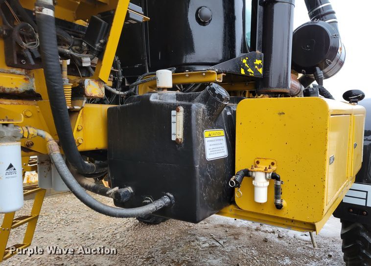 image for item DM8221 2009 Ag-Chem RoGator 1286C  spreader