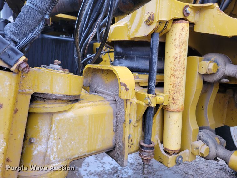 image for item DM8221 2009 Ag-Chem RoGator 1286C  spreader