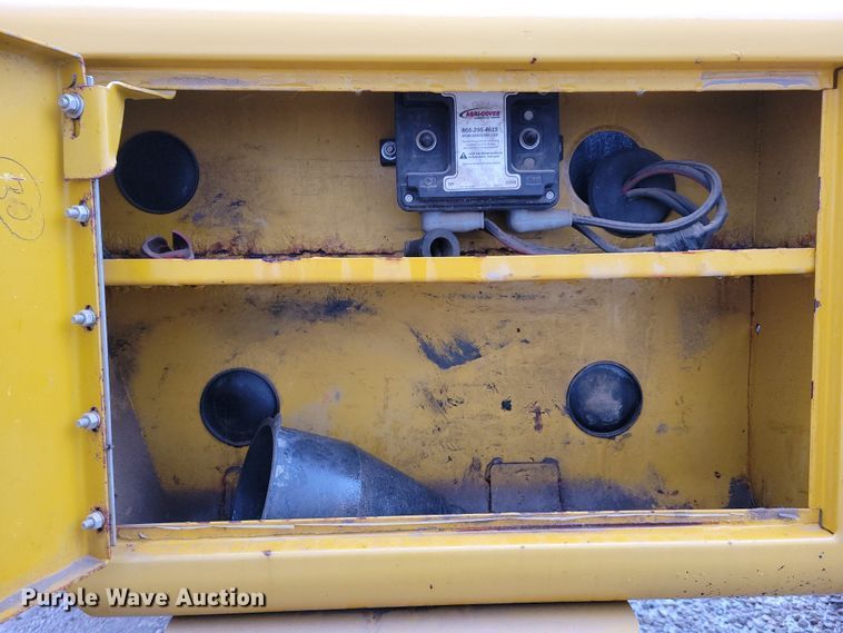 image for item DM8221 2009 Ag-Chem RoGator 1286C  spreader