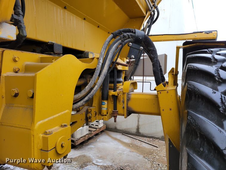 image for item DM8221 2009 Ag-Chem RoGator 1286C  spreader