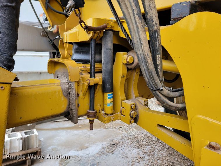 image for item DM8221 2009 Ag-Chem RoGator 1286C  spreader