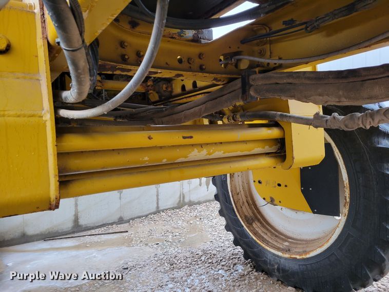 image for item DM8221 2009 Ag-Chem RoGator 1286C  spreader