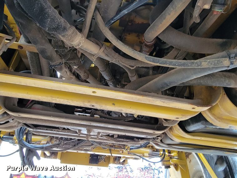 image for item DM8221 2009 Ag-Chem RoGator 1286C  spreader