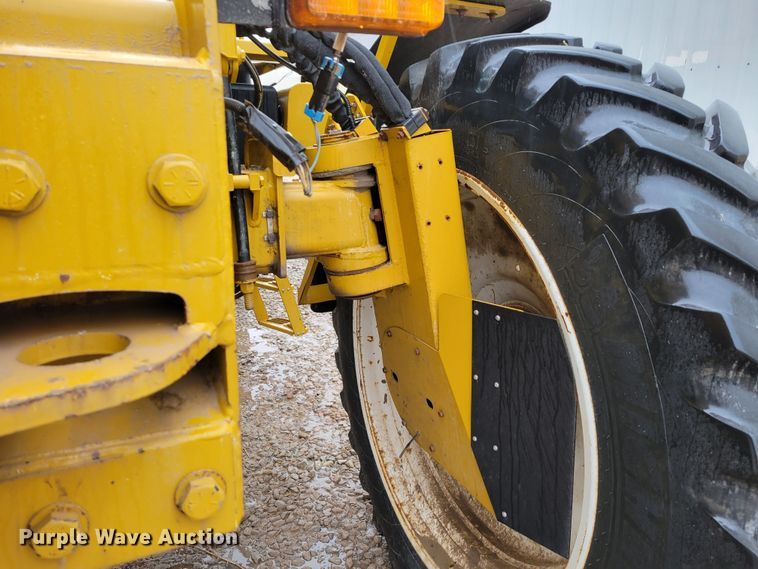 image for item DM8221 2009 Ag-Chem RoGator 1286C  spreader