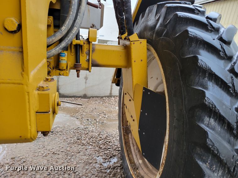 image for item DM8221 2009 Ag-Chem RoGator 1286C  spreader